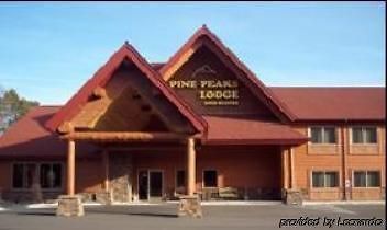 Pine Peaks Lodge And Suites Cross Lake Exteriér fotografie